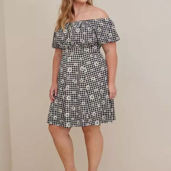 torrid Dresses & Skirts - NWT Daisy Print Textured Knit Puff Sleeve Skater Mini Dress | Off Shoulder Size2